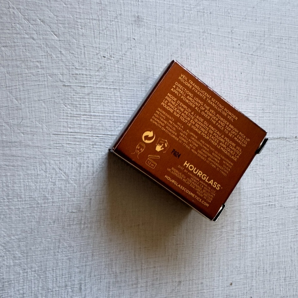 NWT Hourglass Veil Translucent Setting Powder - Picture 2 of 2